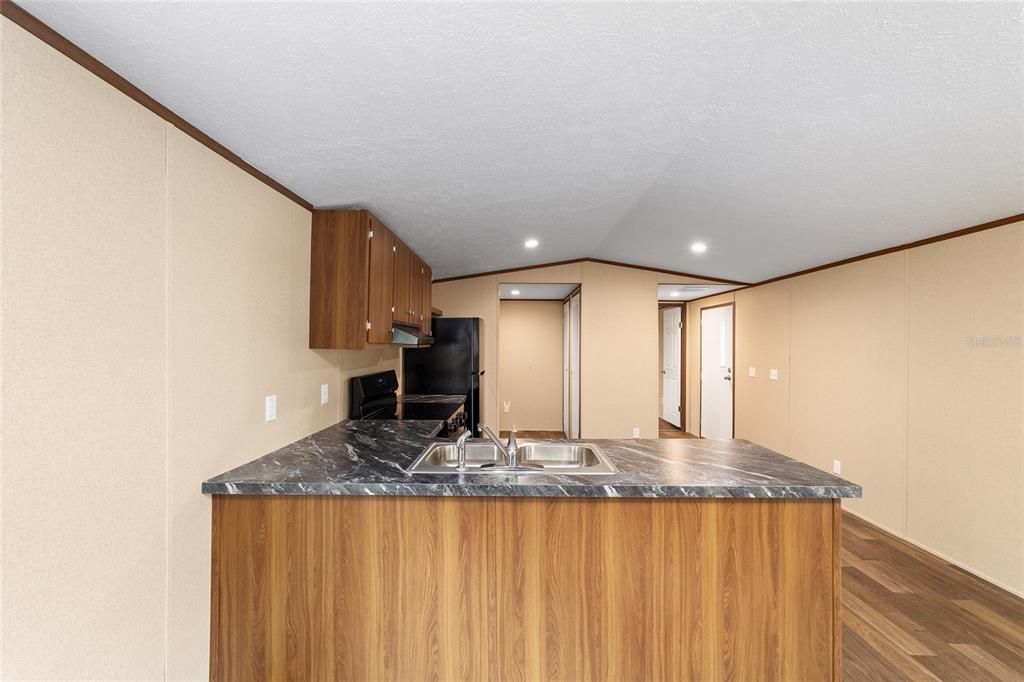 For Sale: $195,000 (2 beds, 2 baths, 820 Square Feet)