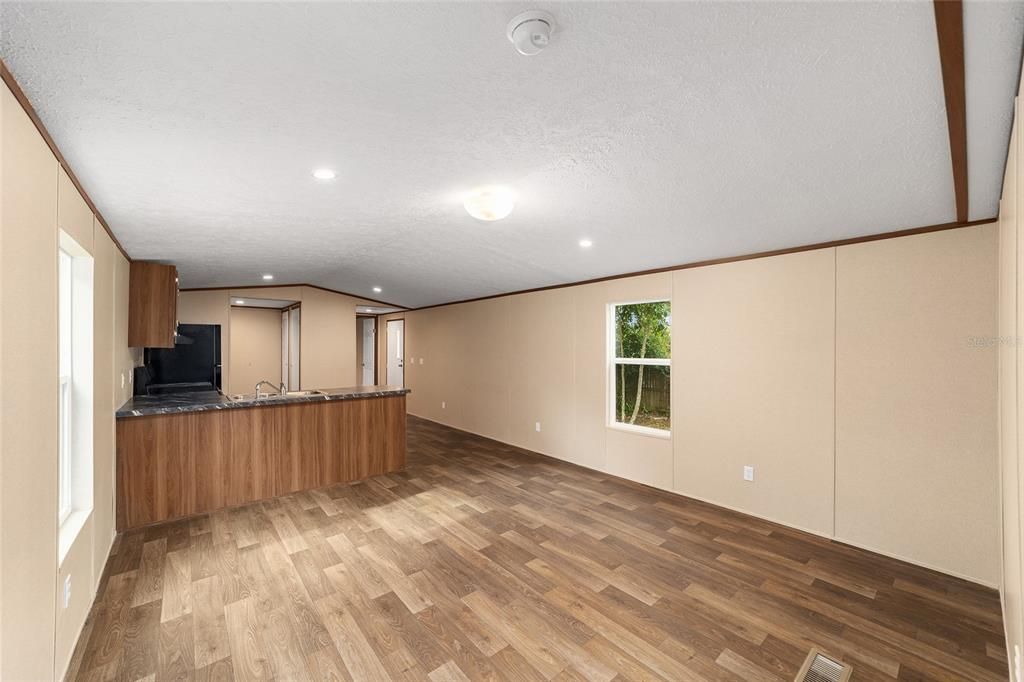 For Sale: $195,000 (2 beds, 2 baths, 820 Square Feet)