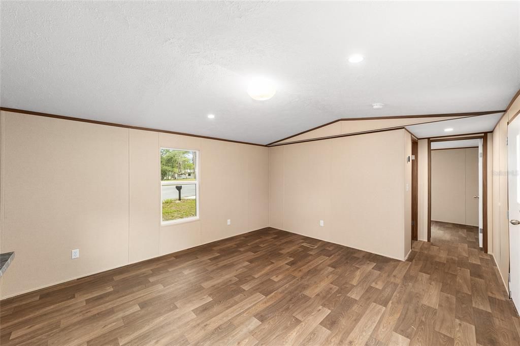 For Sale: $195,000 (2 beds, 2 baths, 820 Square Feet)