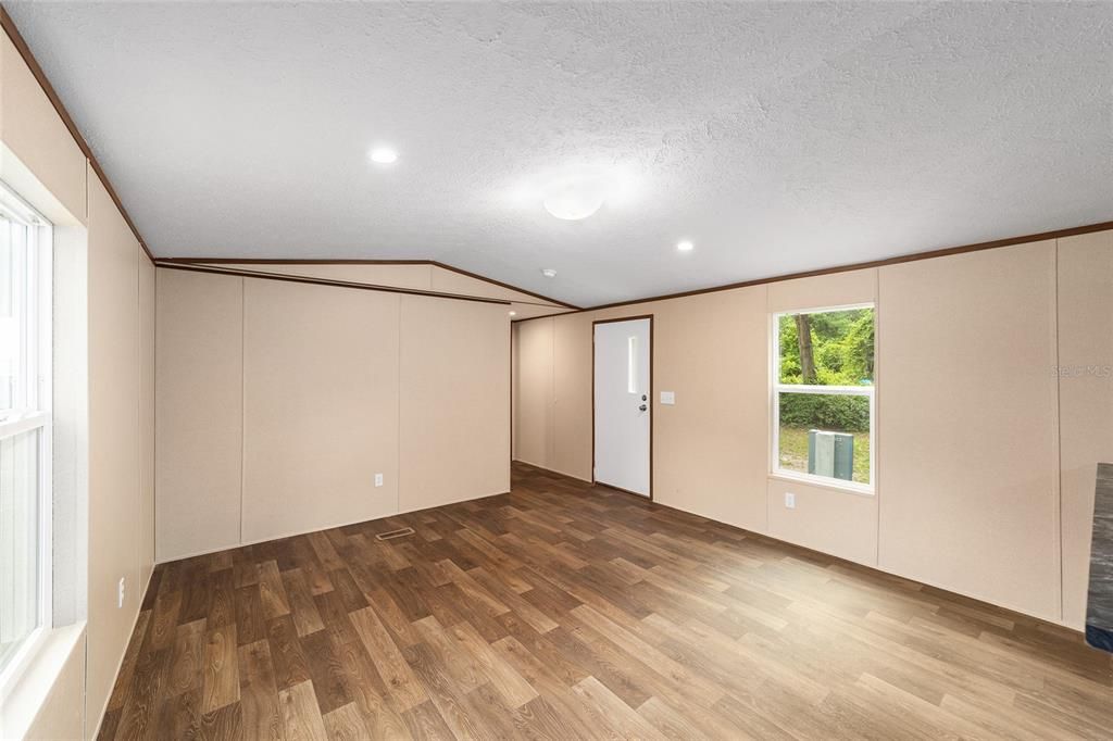 For Sale: $195,000 (2 beds, 2 baths, 820 Square Feet)