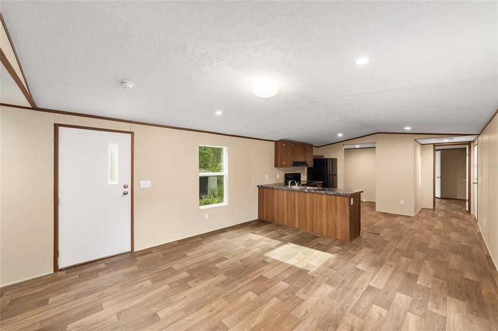 For Sale: $195,000 (2 beds, 2 baths, 820 Square Feet)