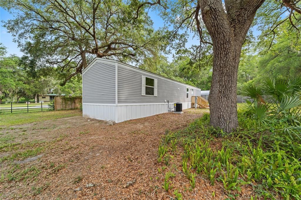 For Sale: $195,000 (2 beds, 2 baths, 820 Square Feet)