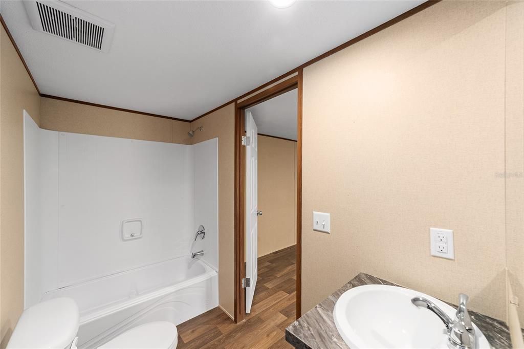 For Sale: $195,000 (2 beds, 2 baths, 820 Square Feet)