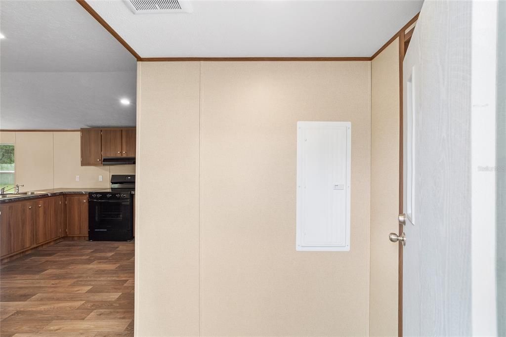 For Sale: $195,000 (2 beds, 2 baths, 820 Square Feet)