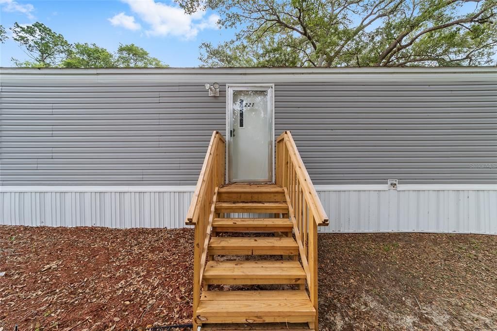 For Sale: $195,000 (2 beds, 2 baths, 820 Square Feet)