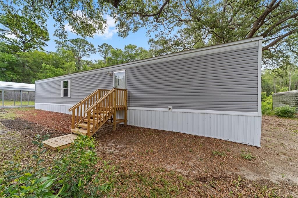 For Sale: $195,000 (2 beds, 2 baths, 820 Square Feet)