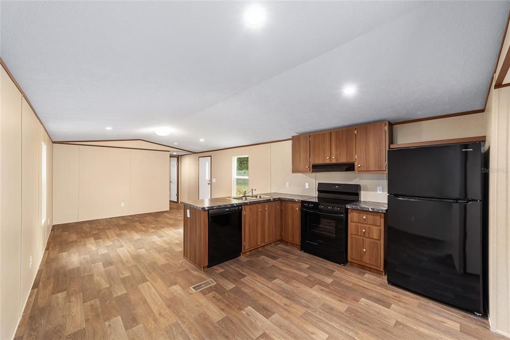 For Sale: $195,000 (2 beds, 2 baths, 820 Square Feet)