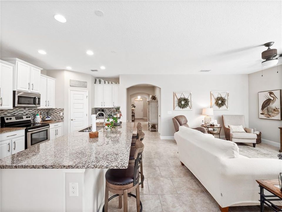 待售: $515,000 (4 贝兹, 3 浴室, 2105 平方英尺)