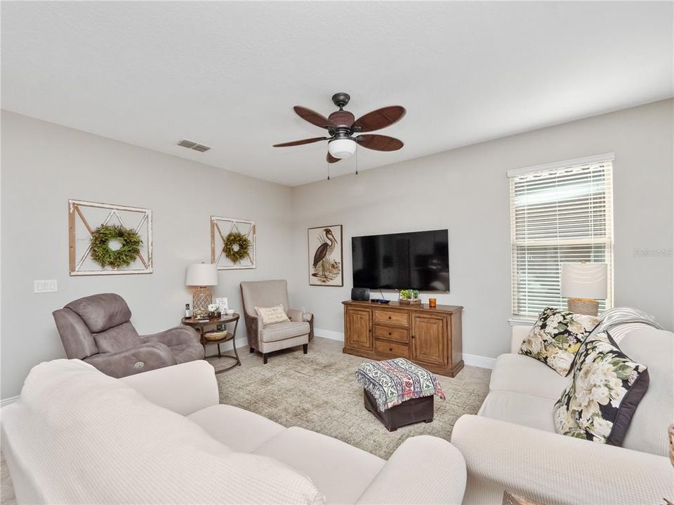 待售: $515,000 (4 贝兹, 3 浴室, 2105 平方英尺)