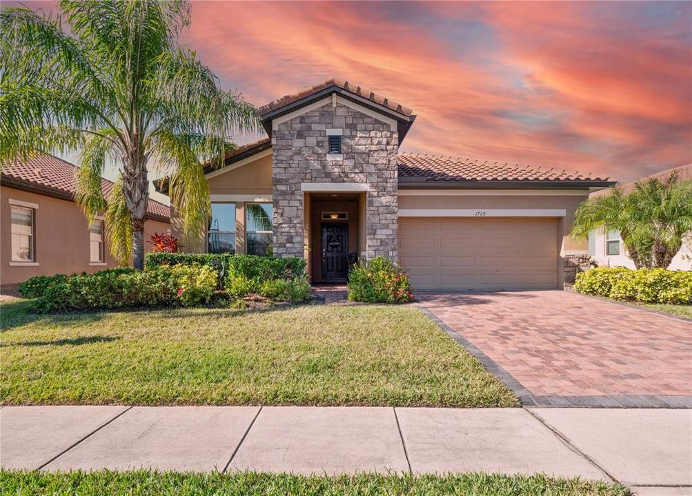 待售: $515,000 (4 贝兹, 3 浴室, 2105 平方英尺)