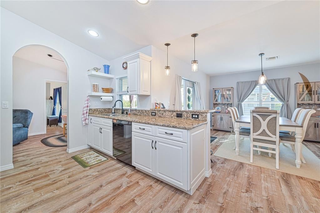 待售: $409,000 (3 贝兹, 2 浴室, 1476 平方英尺)