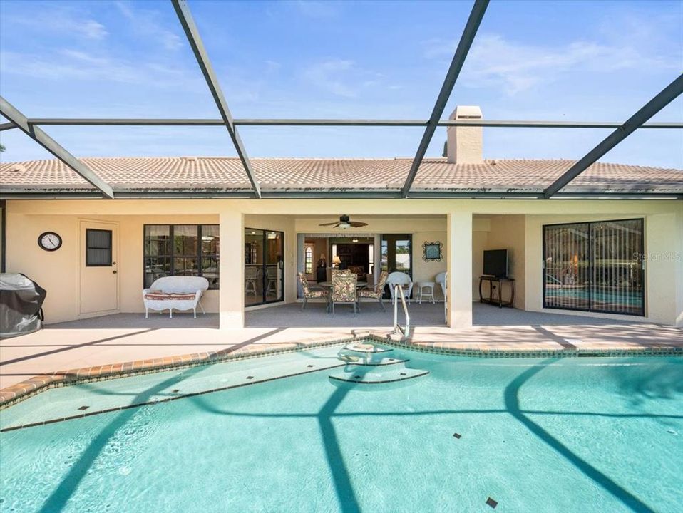 En Venta: $399,000 (3 camas, 2 baños, 2199 Pies cuadrados)