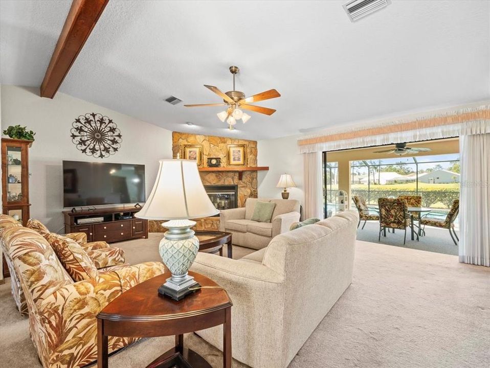 En Venta: $399,000 (3 camas, 2 baños, 2199 Pies cuadrados)