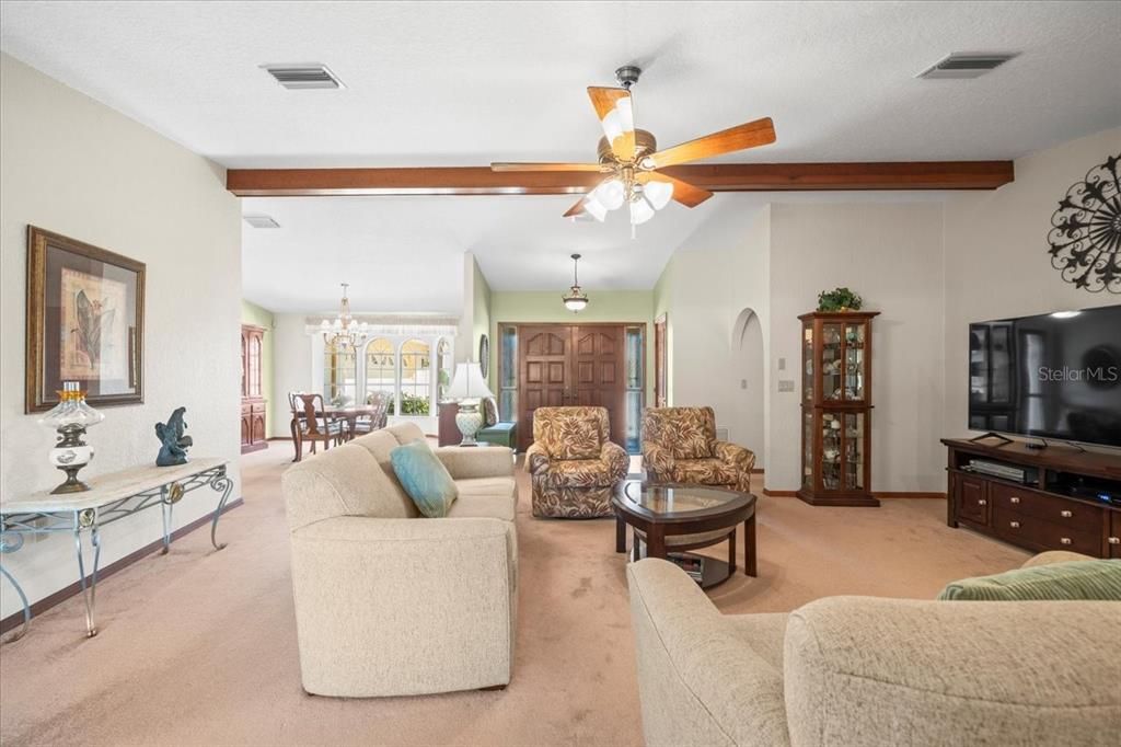 En Venta: $399,000 (3 camas, 2 baños, 2199 Pies cuadrados)