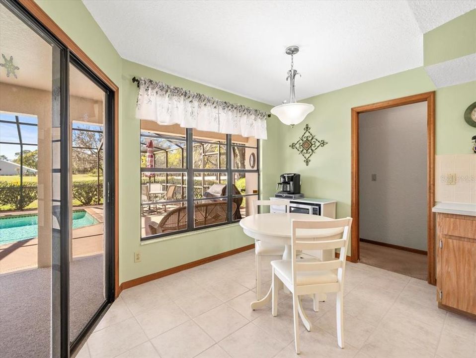 En Venta: $399,000 (3 camas, 2 baños, 2199 Pies cuadrados)