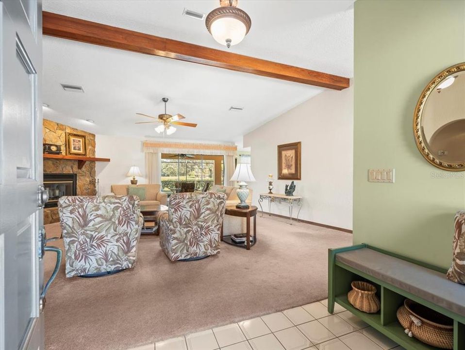 En Venta: $399,000 (3 camas, 2 baños, 2199 Pies cuadrados)