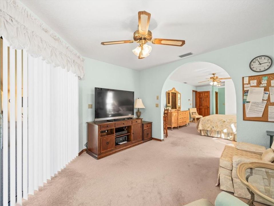 En Venta: $399,000 (3 camas, 2 baños, 2199 Pies cuadrados)