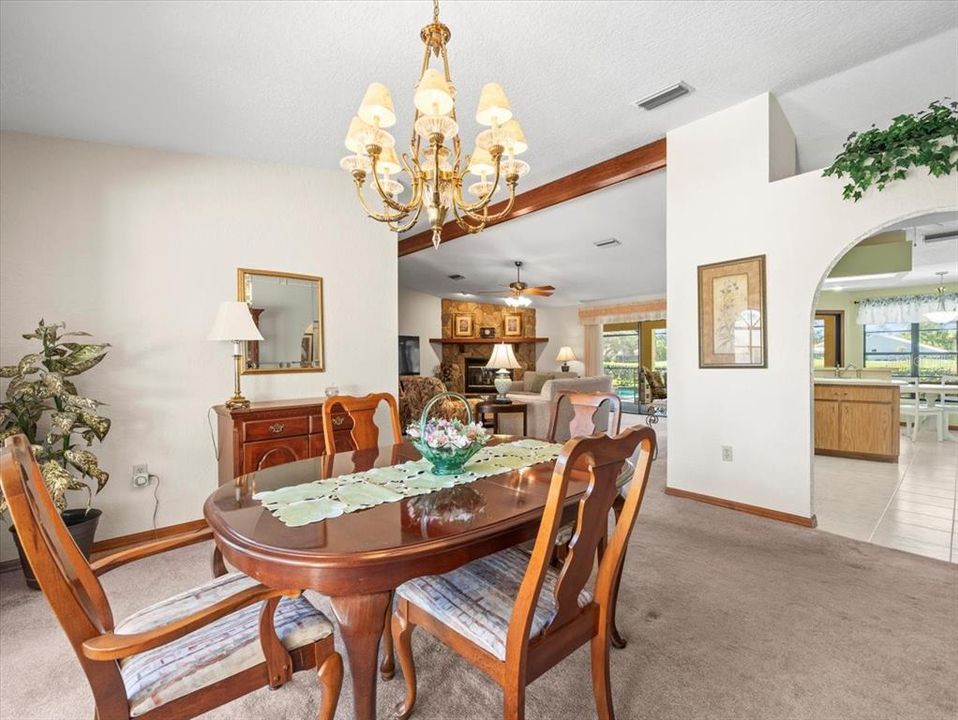 En Venta: $399,000 (3 camas, 2 baños, 2199 Pies cuadrados)