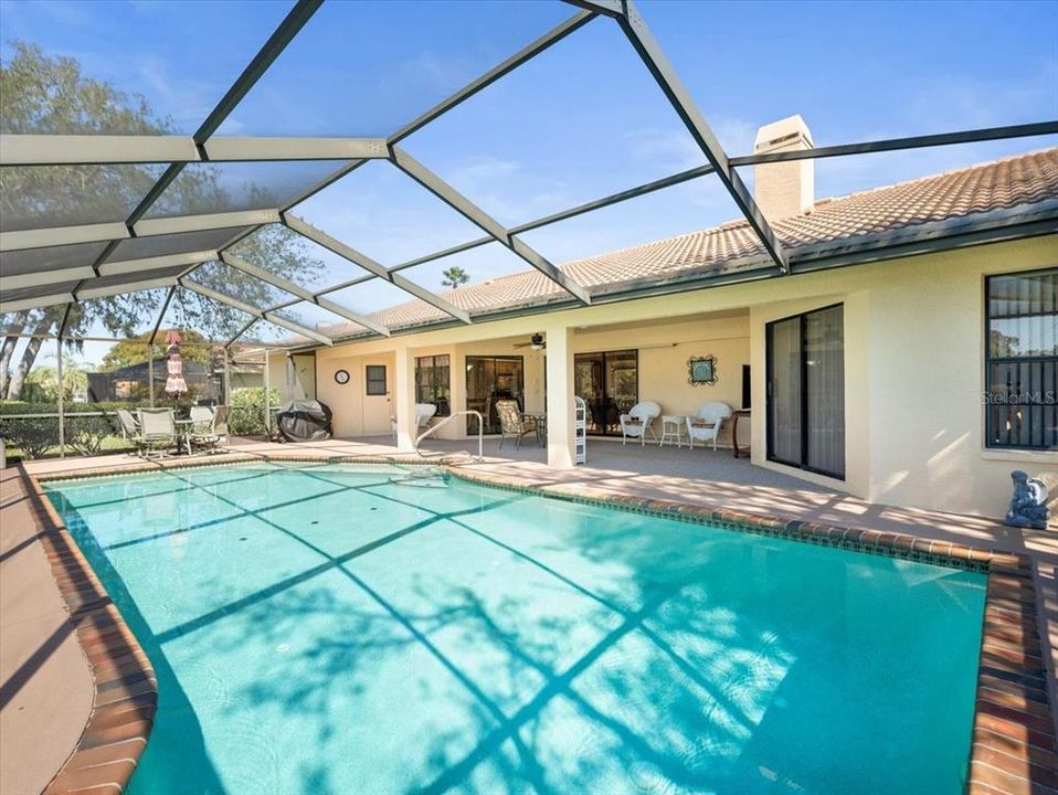 En Venta: $399,000 (3 camas, 2 baños, 2199 Pies cuadrados)