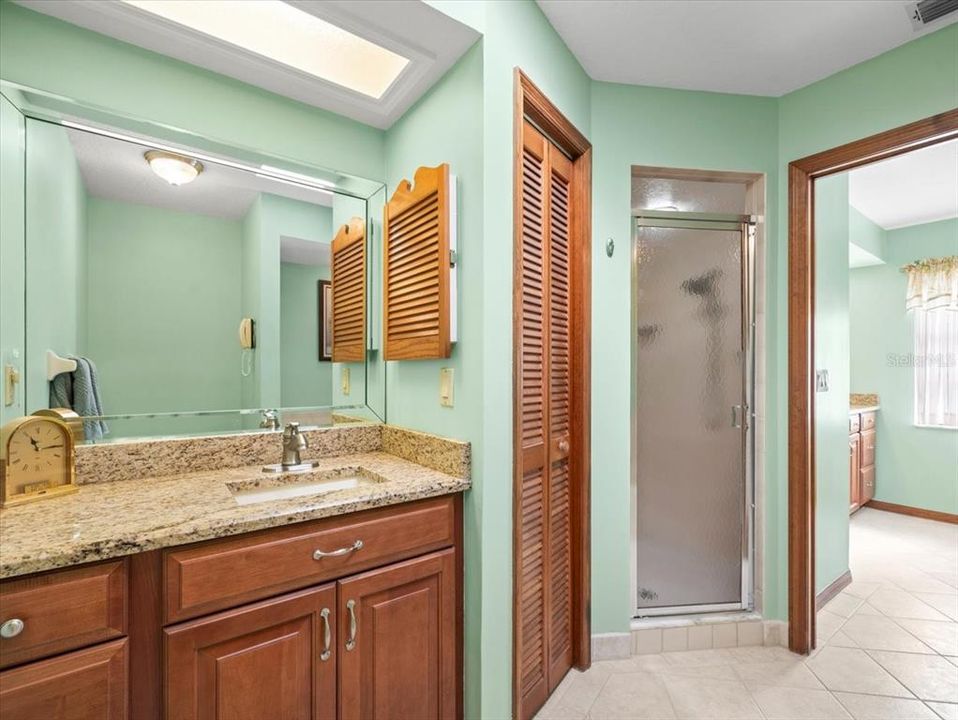 En Venta: $399,000 (3 camas, 2 baños, 2199 Pies cuadrados)