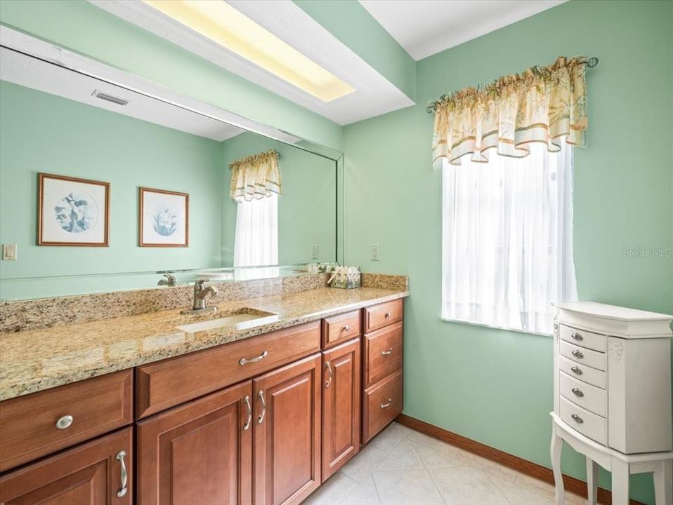 En Venta: $399,000 (3 camas, 2 baños, 2199 Pies cuadrados)