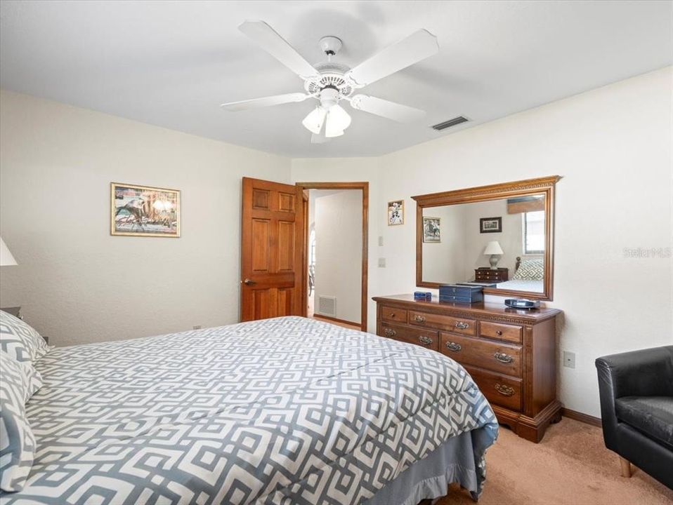 En Venta: $399,000 (3 camas, 2 baños, 2199 Pies cuadrados)