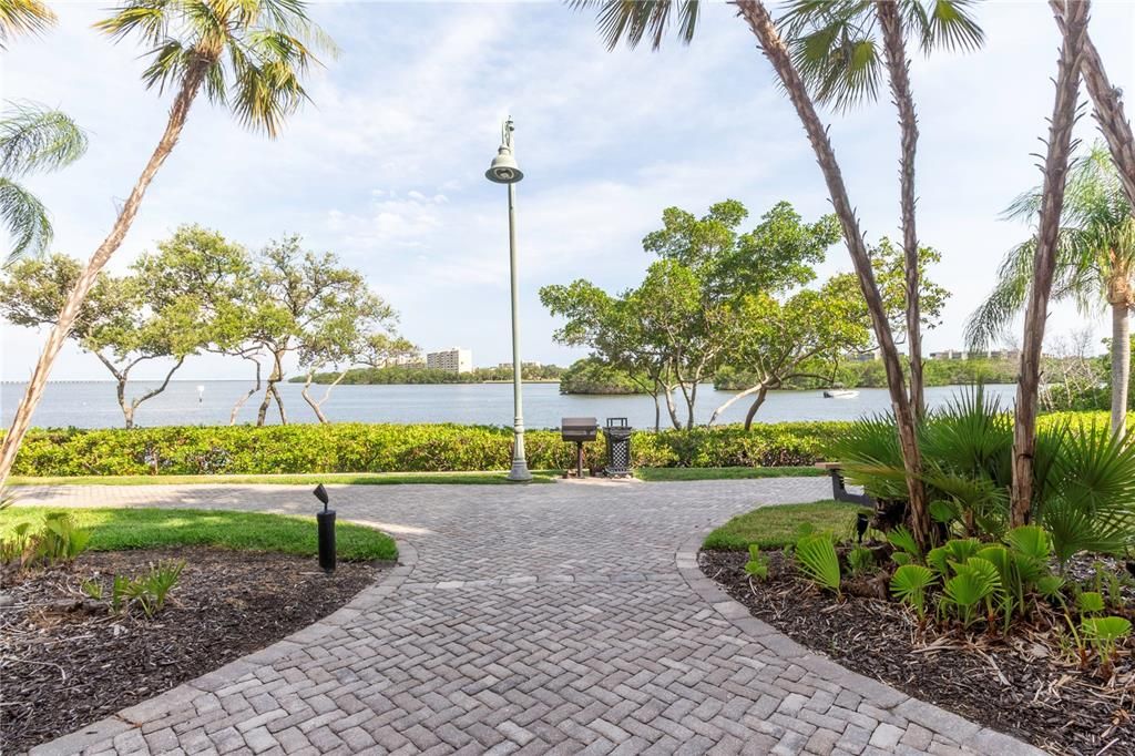 En Venta: $250,000 (2 camas, 2 baños, 1140 Pies cuadrados)