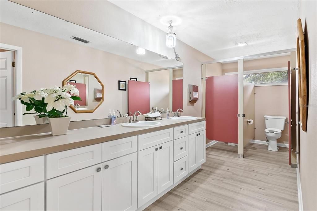 待售: $299,900 (3 贝兹, 2 浴室, 1928 平方英尺)