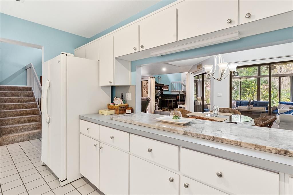 待售: $299,900 (3 贝兹, 2 浴室, 1928 平方英尺)