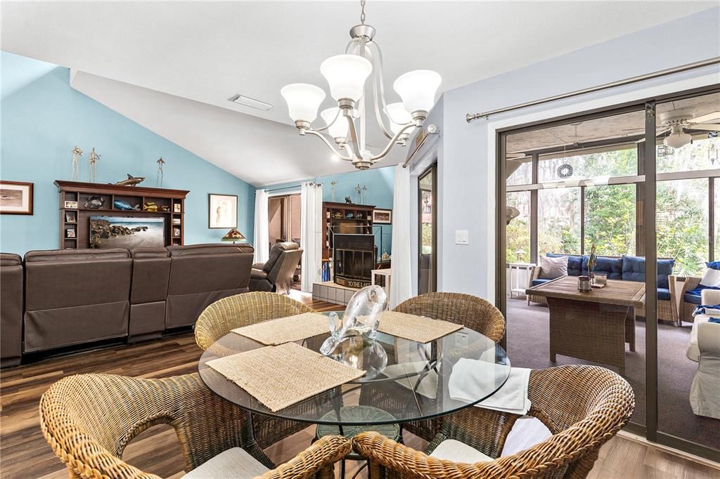 待售: $299,900 (3 贝兹, 2 浴室, 1928 平方英尺)