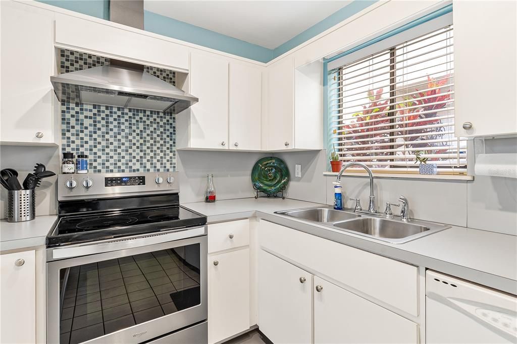 待售: $299,900 (3 贝兹, 2 浴室, 1928 平方英尺)