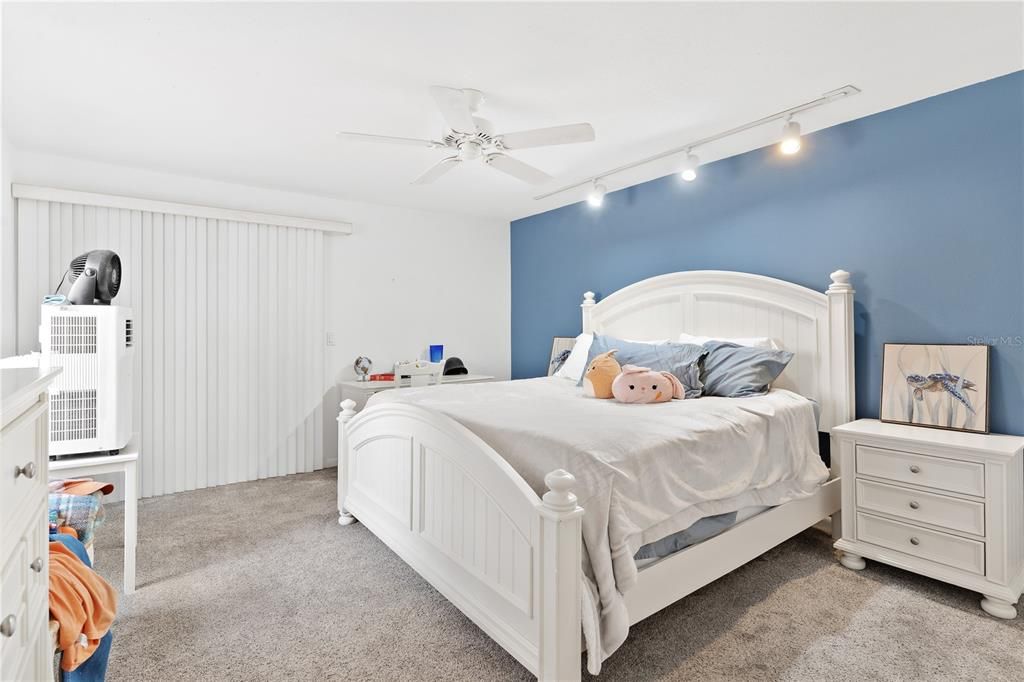 待售: $299,900 (3 贝兹, 2 浴室, 1928 平方英尺)