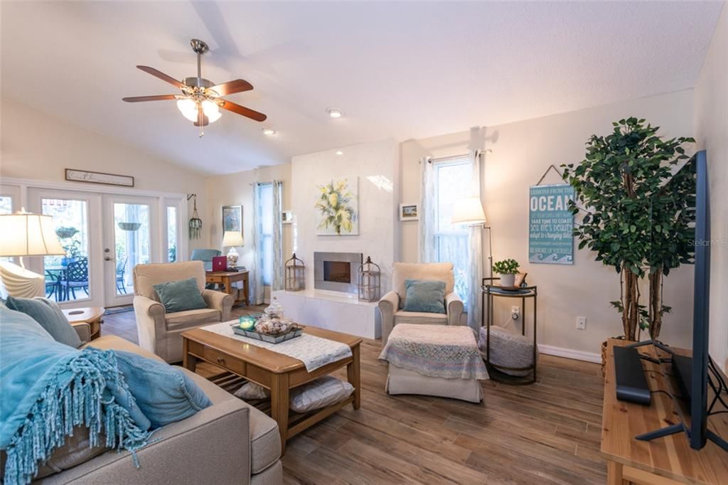 En Venta: $389,000 (3 camas, 2 baños, 1405 Pies cuadrados)