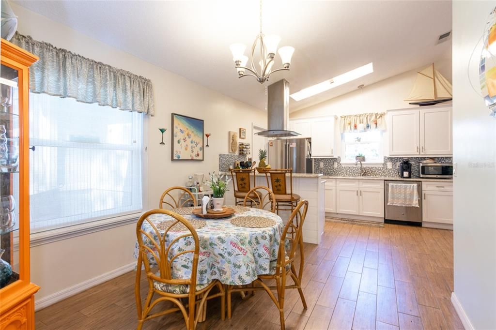 En Venta: $389,000 (3 camas, 2 baños, 1405 Pies cuadrados)