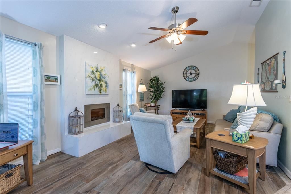 En Venta: $389,000 (3 camas, 2 baños, 1405 Pies cuadrados)