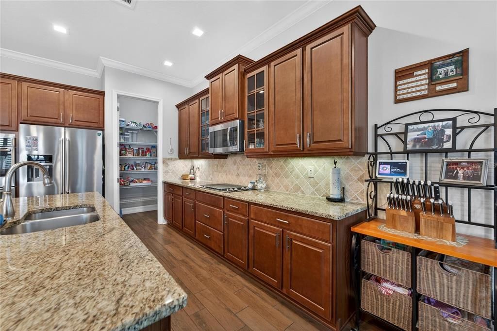 For Sale: $529,000 (3 beds, 3 baths, 2547 Square Feet)