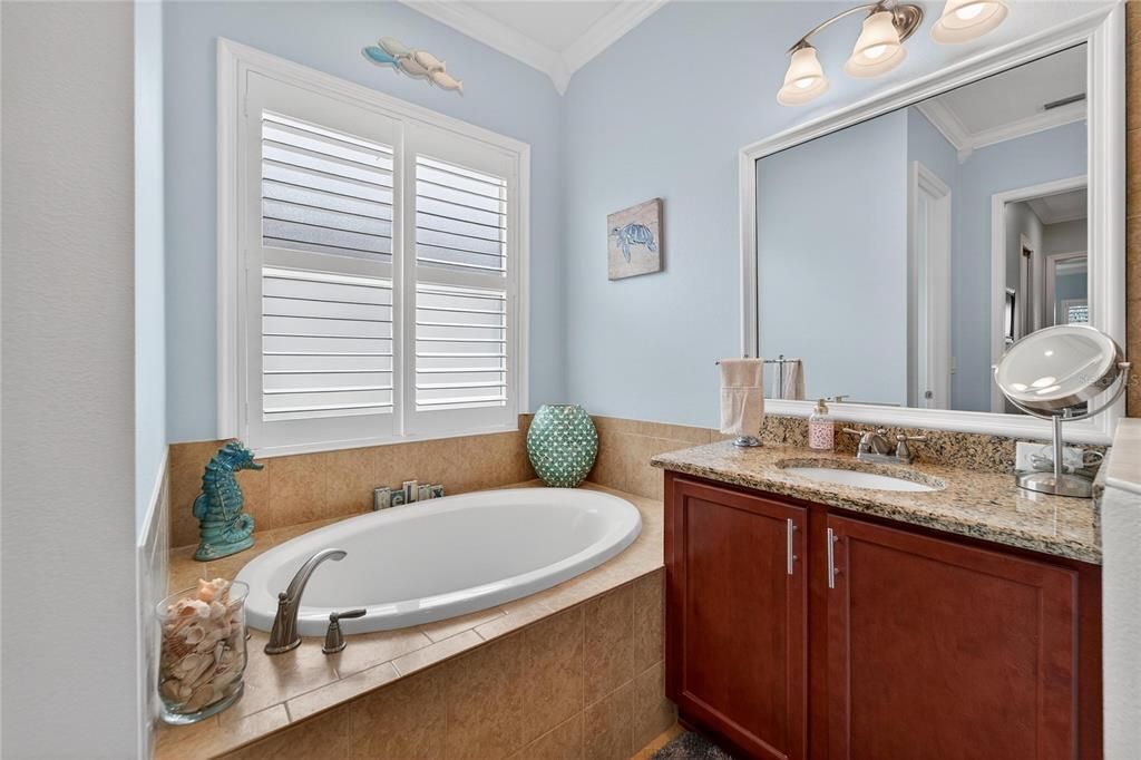 For Sale: $529,000 (3 beds, 3 baths, 2547 Square Feet)