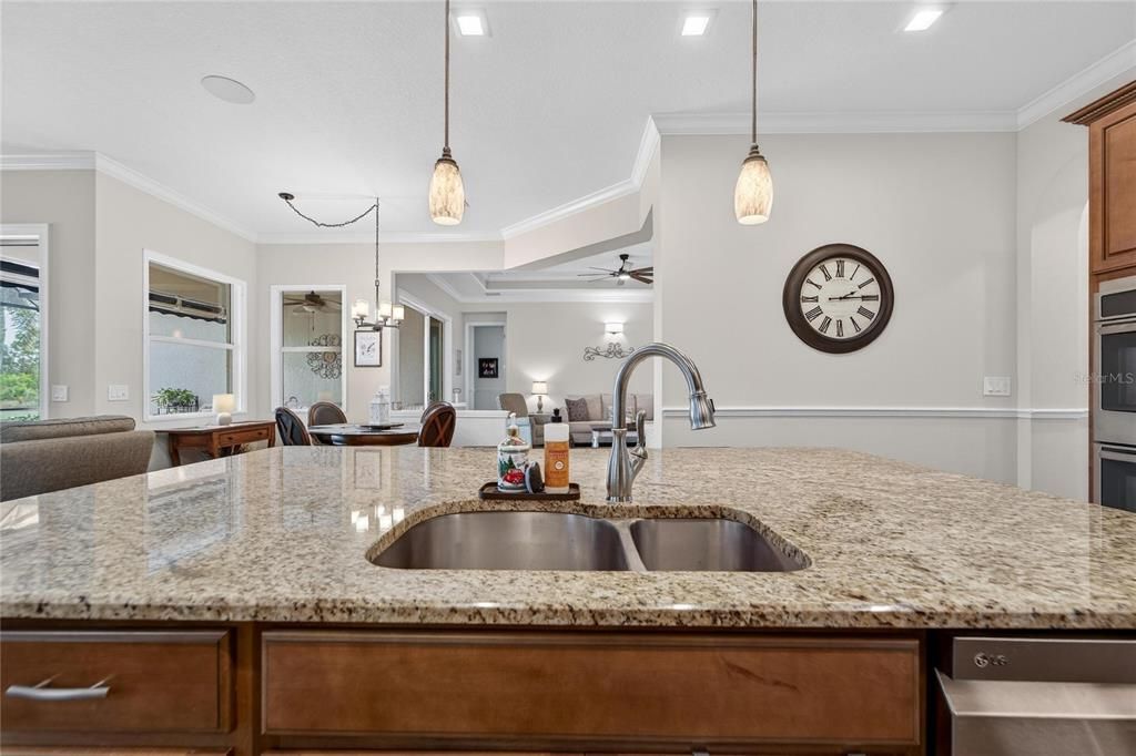 For Sale: $529,000 (3 beds, 3 baths, 2547 Square Feet)