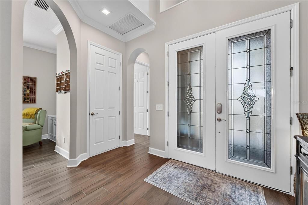 For Sale: $529,000 (3 beds, 3 baths, 2547 Square Feet)