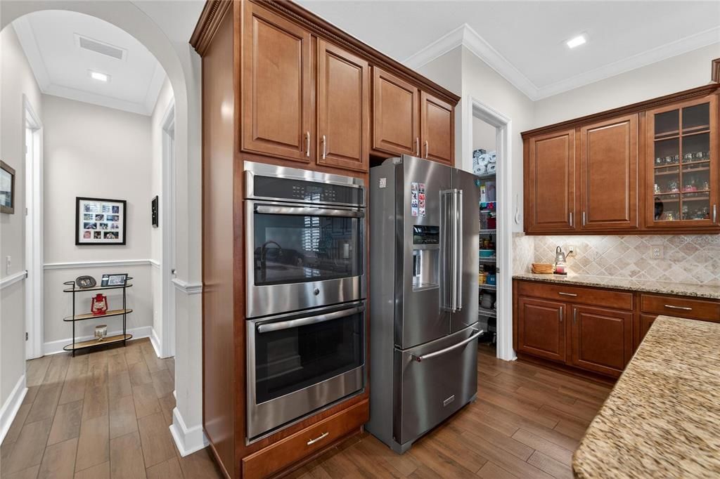 For Sale: $529,000 (3 beds, 3 baths, 2547 Square Feet)