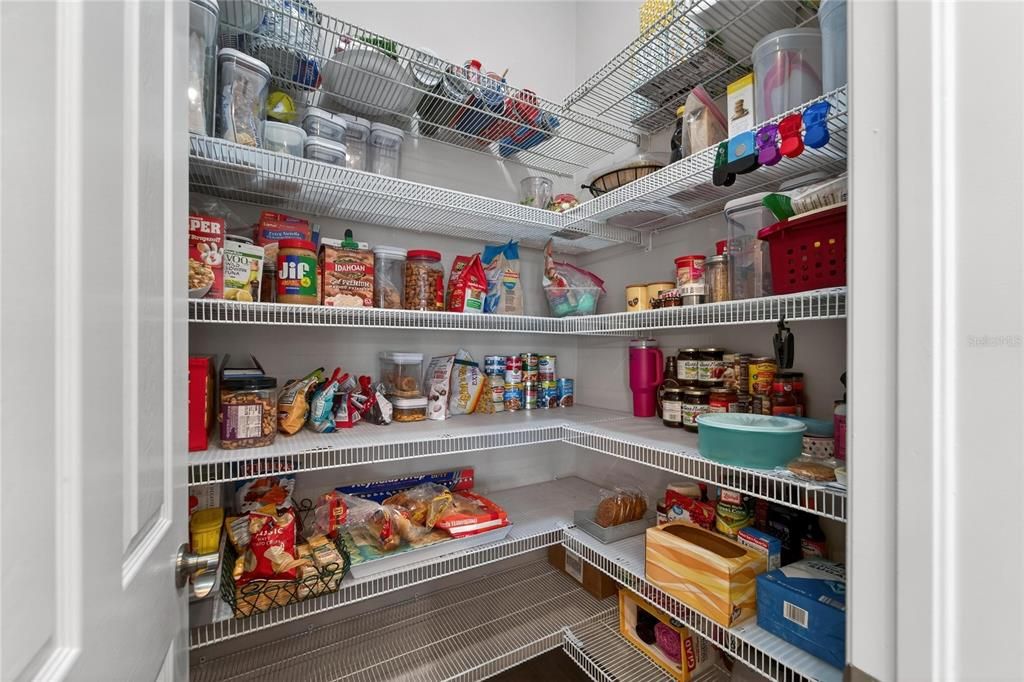 For Sale: $529,000 (3 beds, 3 baths, 2547 Square Feet)