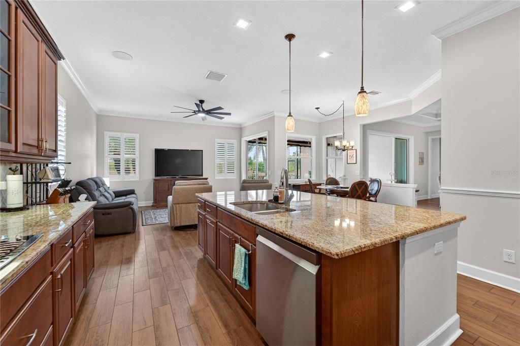 For Sale: $529,000 (3 beds, 3 baths, 2547 Square Feet)