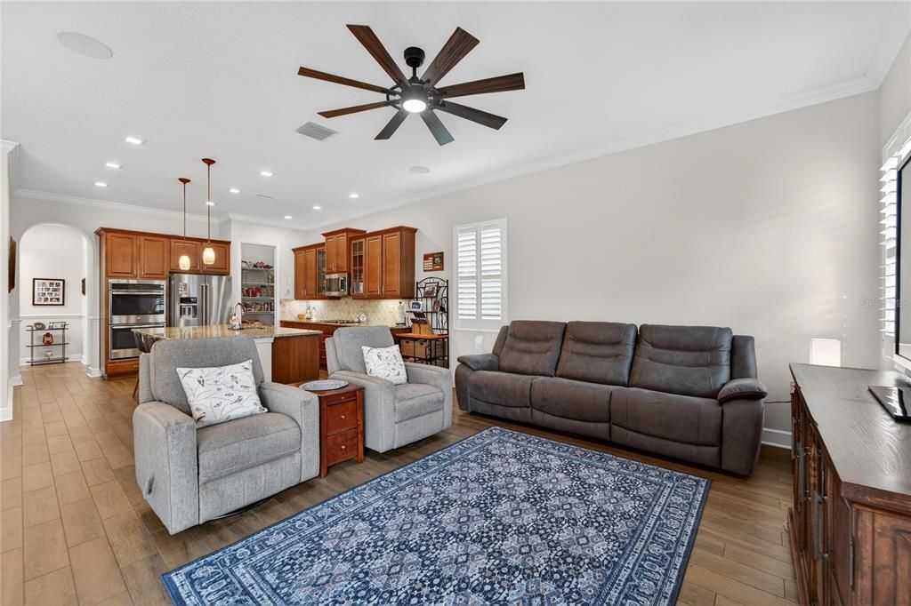 For Sale: $529,000 (3 beds, 3 baths, 2547 Square Feet)