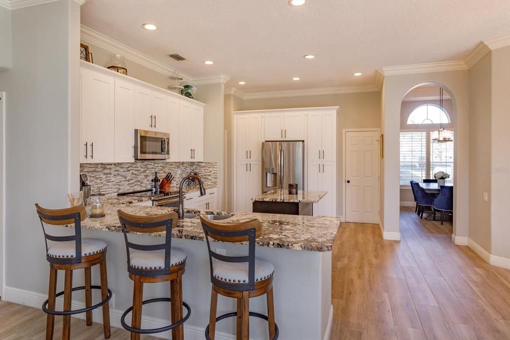 En Venta: $1,200,000 (5 camas, 4 baños, 3385 Pies cuadrados)