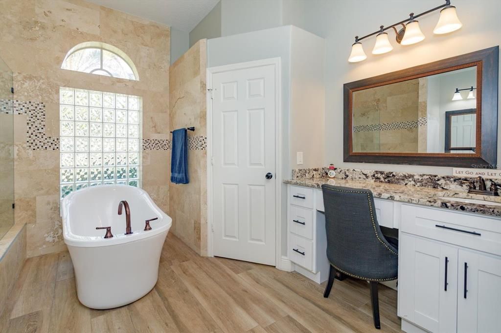 En Venta: $1,200,000 (5 camas, 4 baños, 3385 Pies cuadrados)