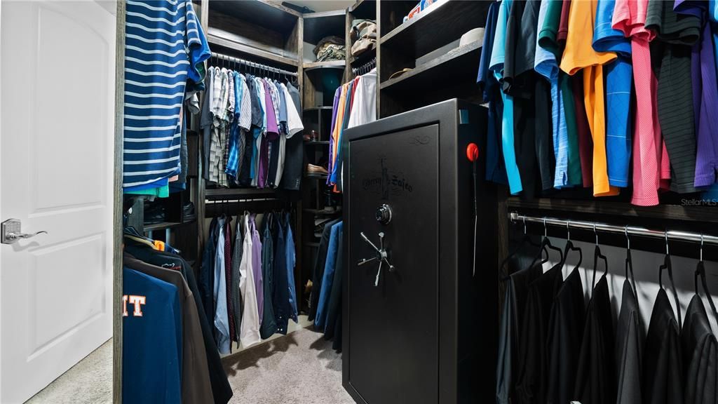 For Sale: $789,900 (5 beds, 4 baths, 3765 Square Feet)