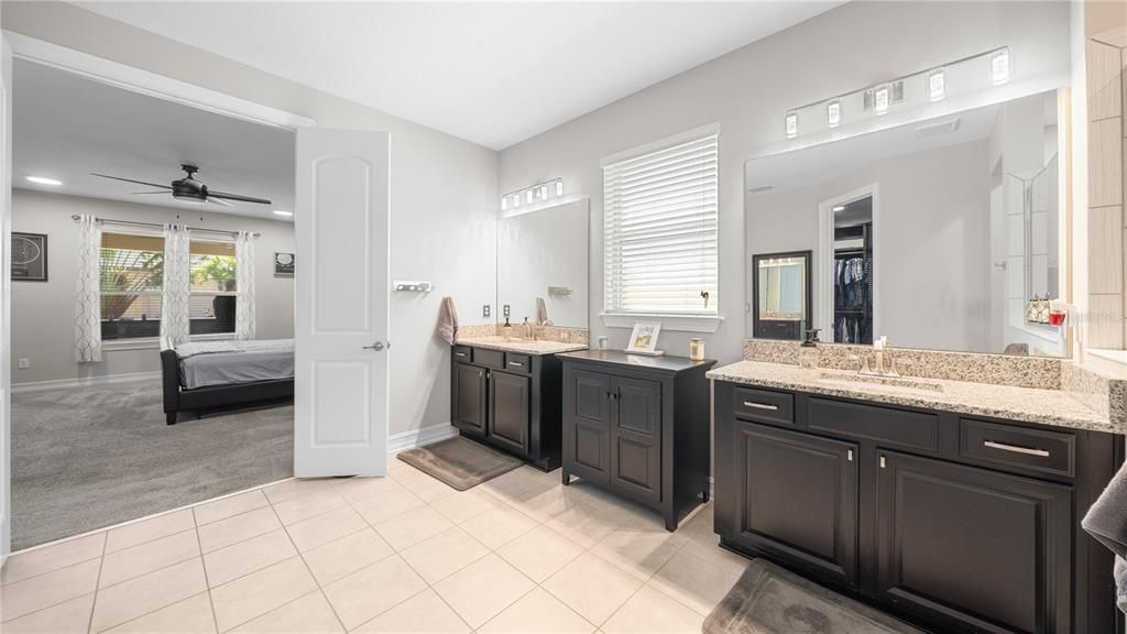 For Sale: $789,900 (5 beds, 4 baths, 3765 Square Feet)