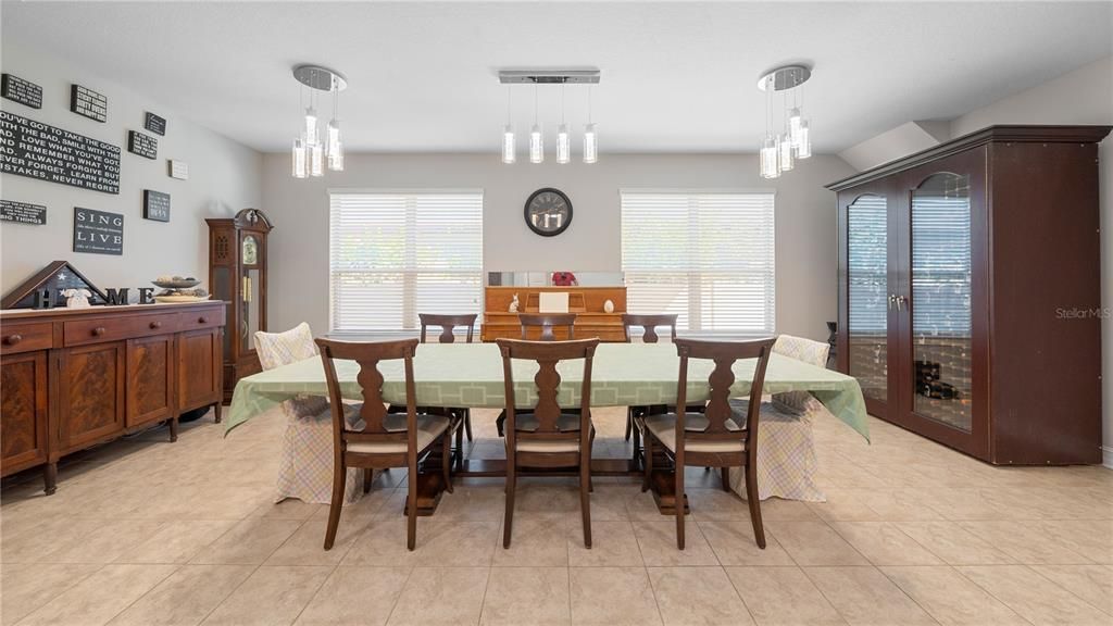 For Sale: $789,900 (5 beds, 4 baths, 3765 Square Feet)