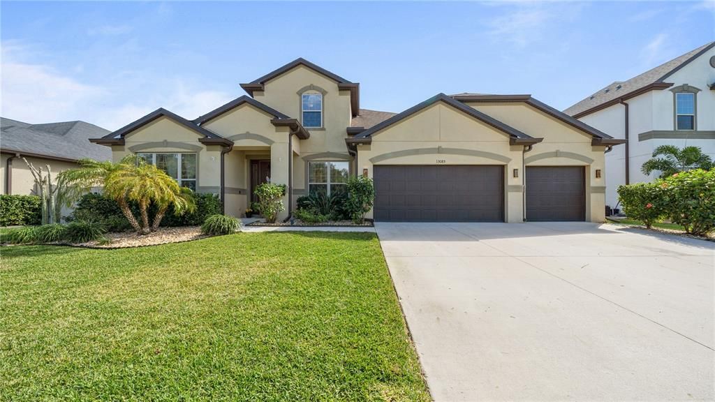 For Sale: $789,900 (5 beds, 4 baths, 3765 Square Feet)