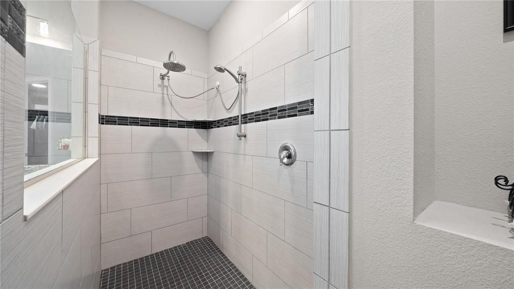 For Sale: $789,900 (5 beds, 4 baths, 3765 Square Feet)